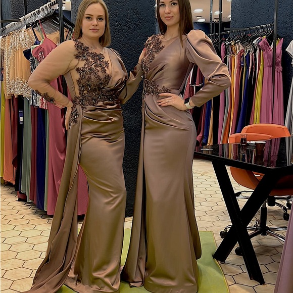 Elegant dress - Picture 3 of 7